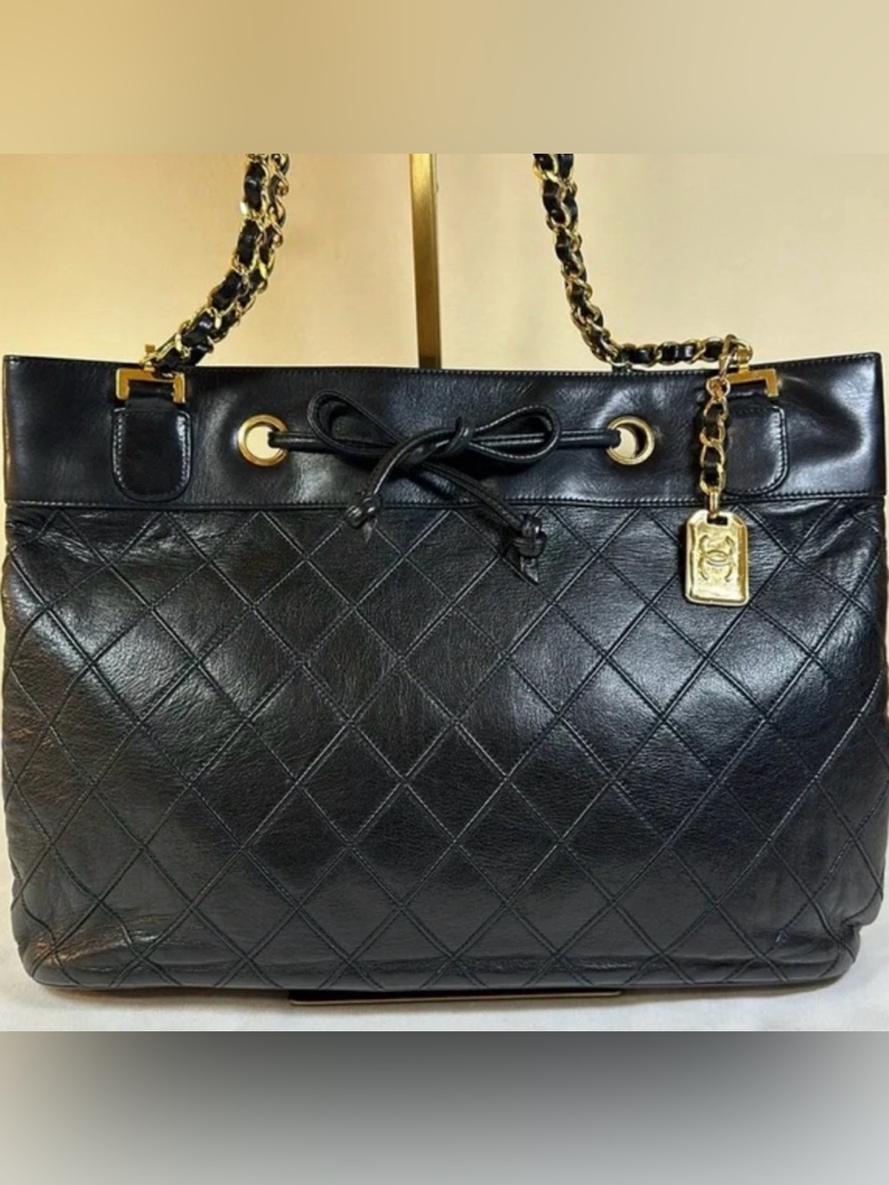 CHANEL COA Lambskin Leather Black Colore Shoulder Bag w/ 24K Goldplated Hardware
